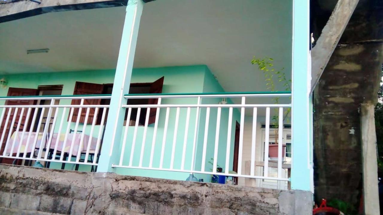 Hébergement de vacances Maison De 2 A A 500 M De La Avec Vue Sur La Et Terrasse Deshaies
